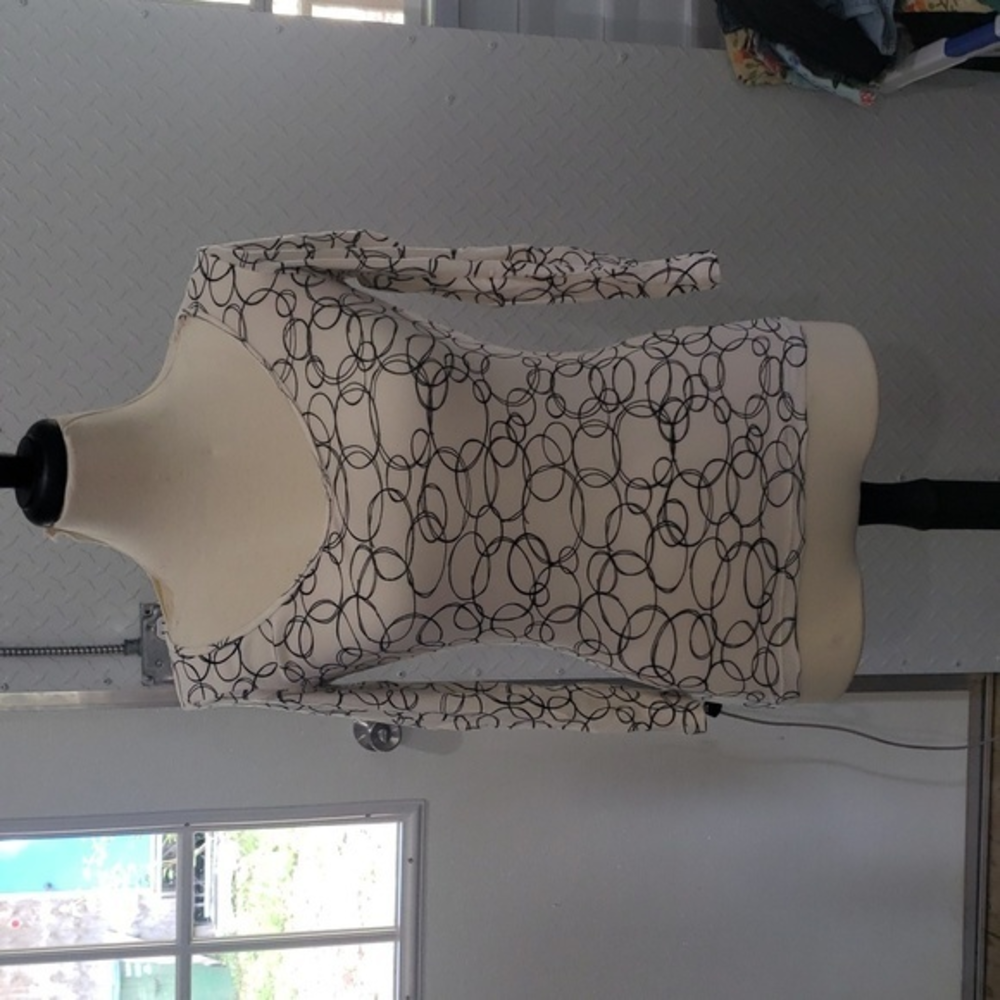 Ladies top size small Old Navy brand‎